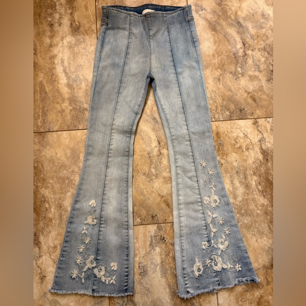 NWOT Chelsea & Violet Girls Pull On Embroidered Bell Bottom Jeans Size Medium